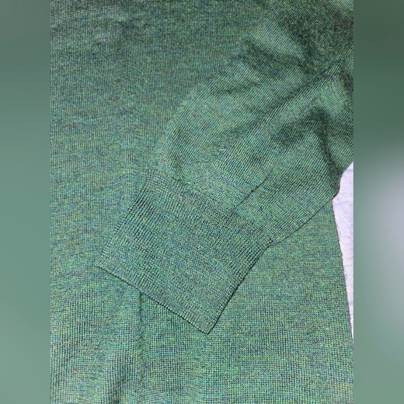 Club Monaco Men's M Green Merino Wool V-Neck Sweater - Picture 2 of 11